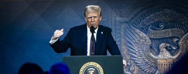 التوترات التجارية العالمية تدفع الذهب للارتفاع: تعريفات جمركية جديدة بين واشنطن وبكين وأوتاوا