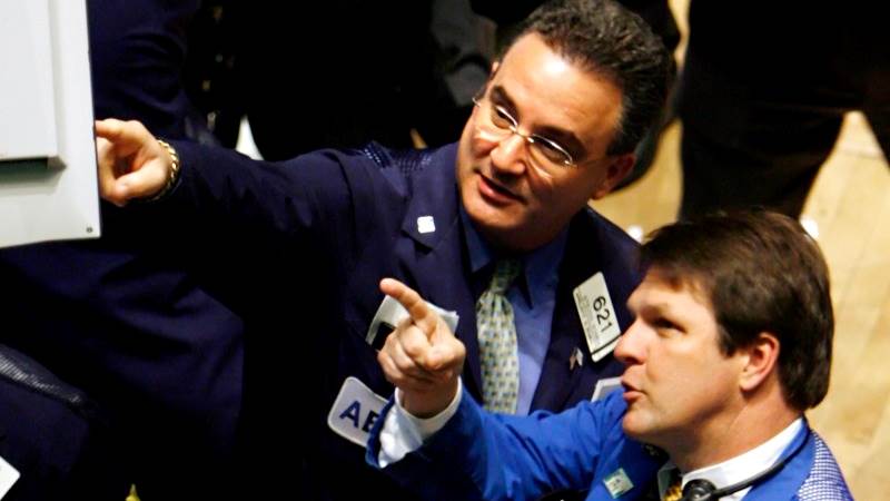 الأسهم الأمريكية تغلق على ارتفاع بدعم من عودة المحادثات التجارية وألفابت تصدر نتائج الربع الأول