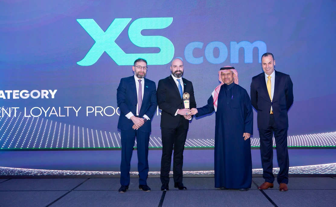 إكس أس دوت كوم تفوز بجائزة "أفضل برامج ولاء العملاء" خلال معرض قطر المالي