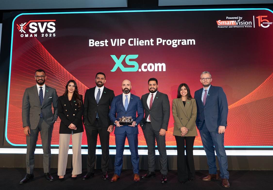 إكس أس تفوز بجائزة "أفضل برنامج للعملاء المميزين" خلال مؤتمر "سمارت فيجن عُمان"