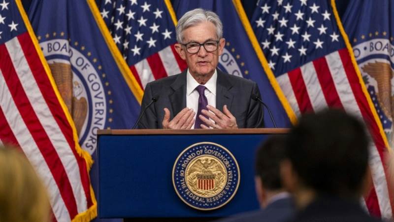 باول يحذر من تأثير الرسوم الجمركية ويؤكد أن الاحتياطي الفيدرالي لن يتحرك وسط الغموض