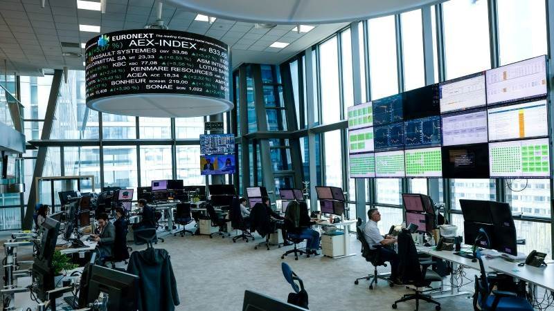 الذهب يقفز 2%  وأسواق الأسهم العالمية تتراجع وسط تصاعد التوترات التجارية