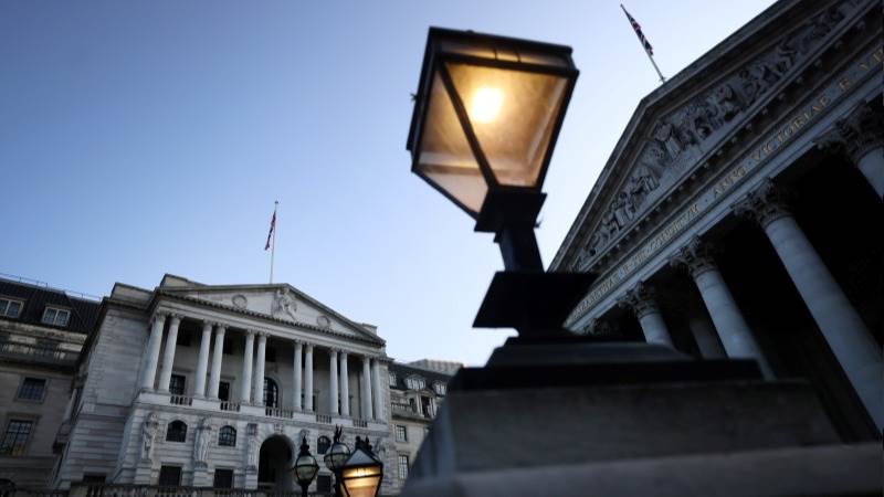بنك إنجلترا يُبقي على الفائدة دون تغيير وسط تباطؤ النمو وتزايد عدم اليقين التجاري