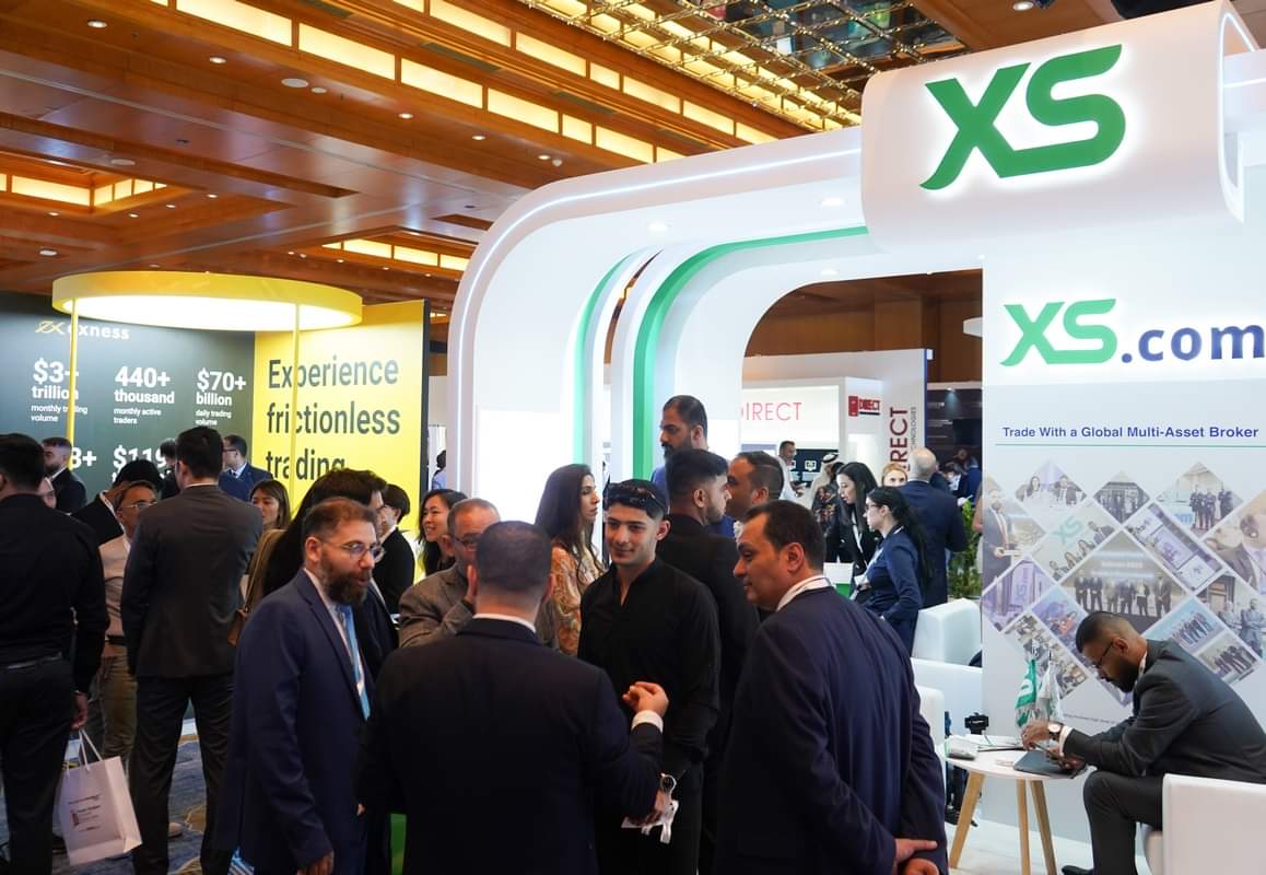 إكسنس تفوز بجائزة أفضل وسيط عالمي خلال قمة متداولي الفوركس في دبي