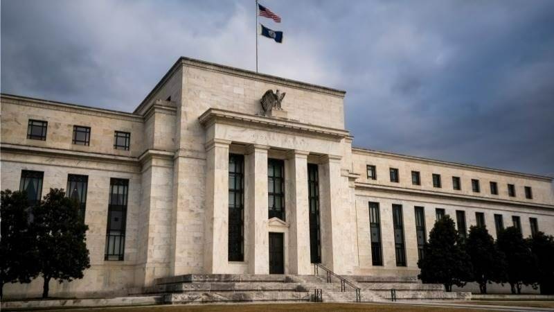 تصريحات أعضاء الفيدرالي: توازن بين استقرار سوق العمل ومخاوف التضخم
